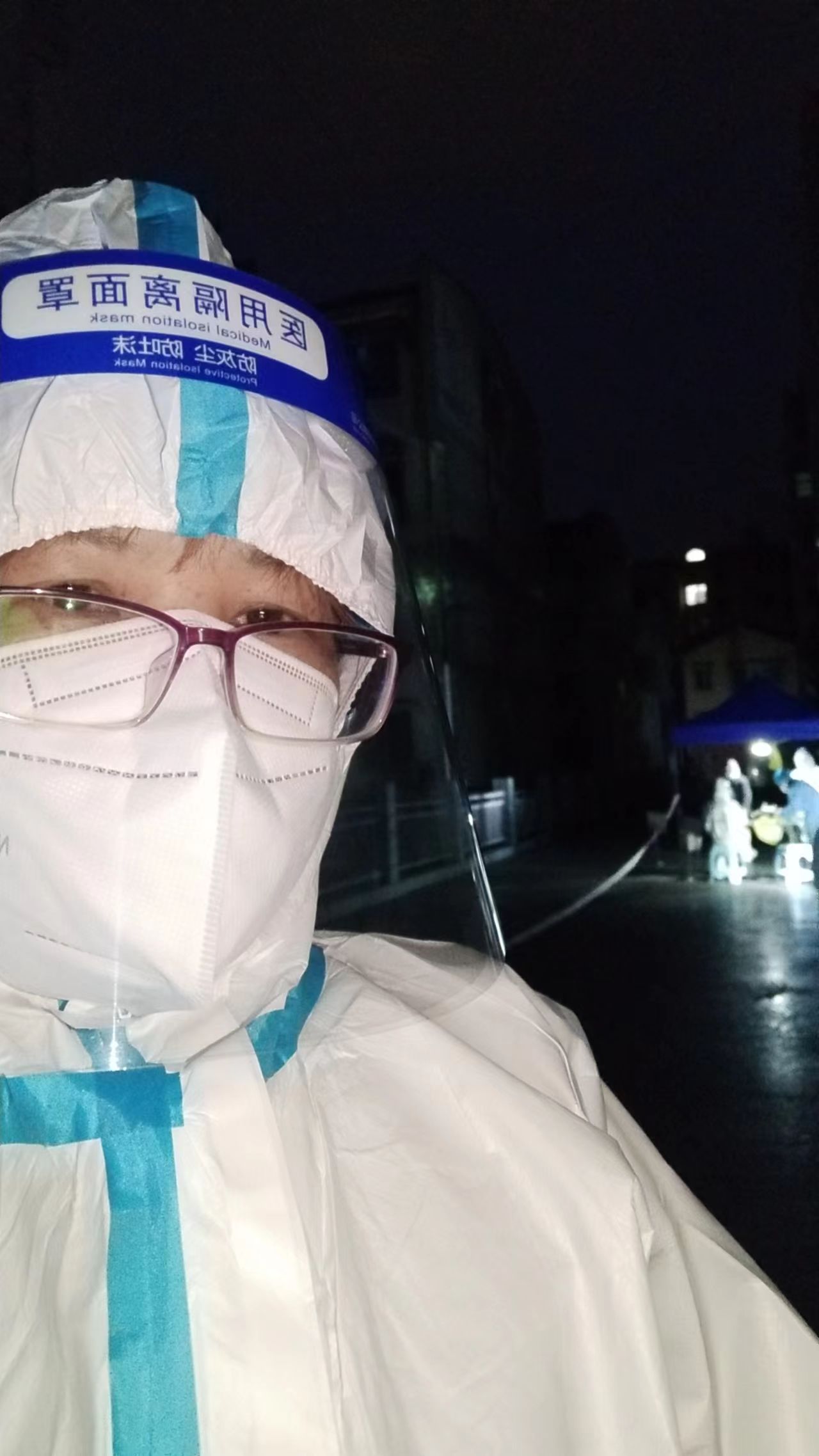 刘伟玲下沉社区参加疫情防控工作 (2).jpg