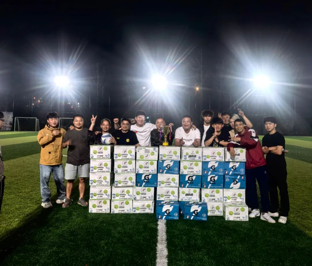HB火博集团足球队合影2.jpg